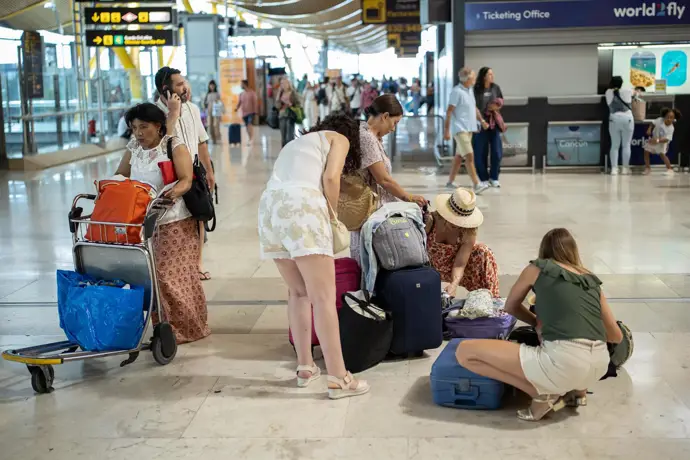 Aena afirma que la situación en Barajas se stabiliza, mientras Trablisa denuncia huelga de celo