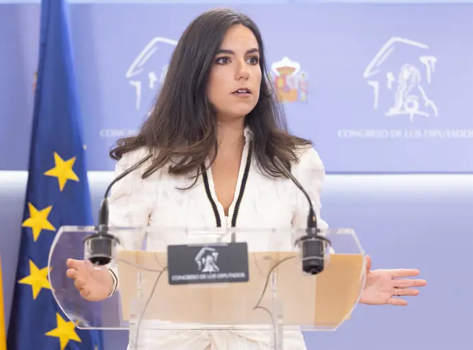Vox considera que el Gobierno capitulará ante Junts y las empresas ofrecerán atención en catalán