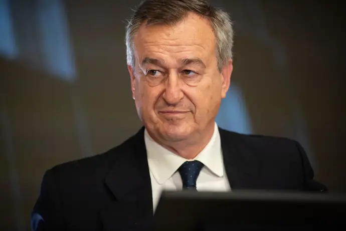 Sabadell considera que no tiene sentido participar en la oferta actual de BBVA y sugiere esperar.
