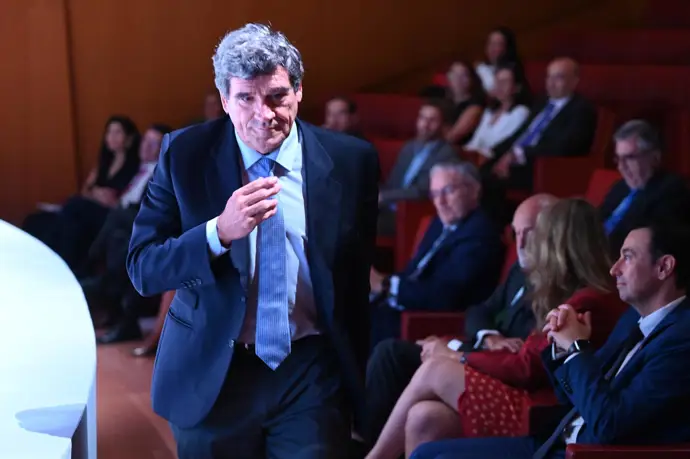 Escrivá propone reducir los plazos de las OPA tras la larga disputa del BBVA por Sabadell