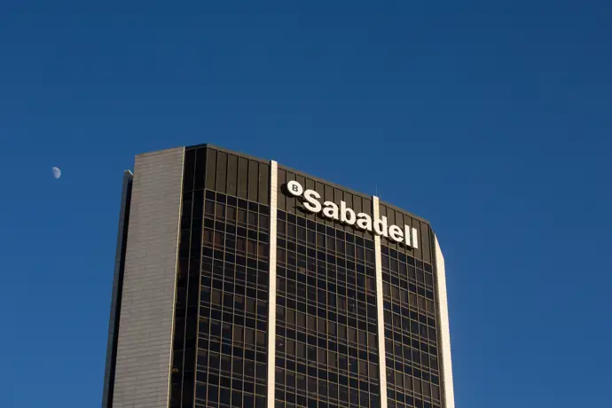 Sabadell indica que el precio de una posible segunda OPA de BBVA sería mayor al actual