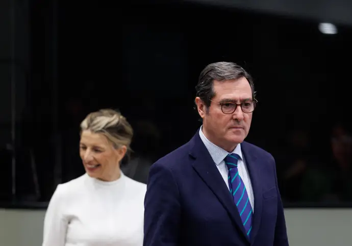 Garamendi critica a Díaz por sus "insultos" y por "inventar" normas tras el rechazo del Congreso