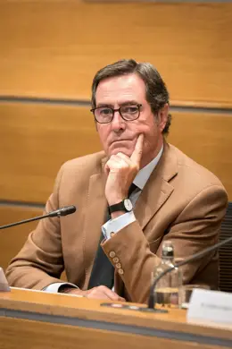 Garamendi aclara que no rechaza el permiso de 10 días, sino "las formas" de Díaz