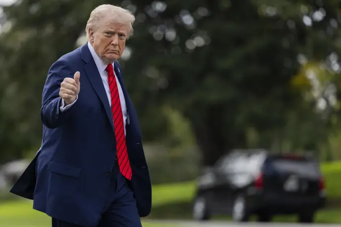 Trump informa sobre un nuevo arancel del 100% a China y restricciones en exportación de software