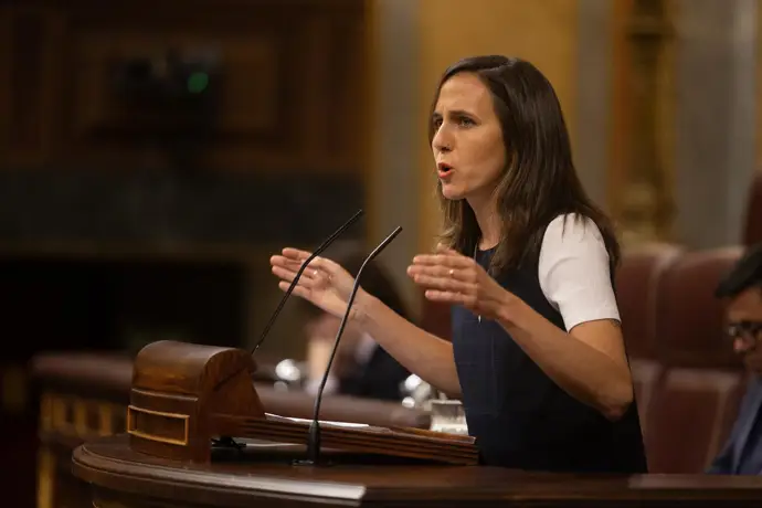 Podemos solicita una reforma legal en el Congreso para fijar a interinos en la administración