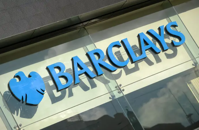 Barclays elige a BBVA como su banco español preferido y menciona posibles negocios entre Sabadell