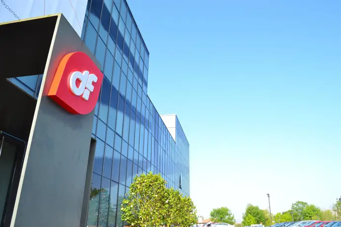 Duro Felguera cede diez contratos a Serveo por 1,5 millones y su sede a Mecalux por 13,6 millones