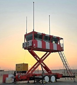 Archivo - Una torre m&oacute;vil de control del tr&aacute;fico a&eacute;reo de Amper