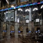 El Ibex 35 se deja un 0,29% y baja de 17.600 puntos, afectado por los bancos, a pesar del impulso