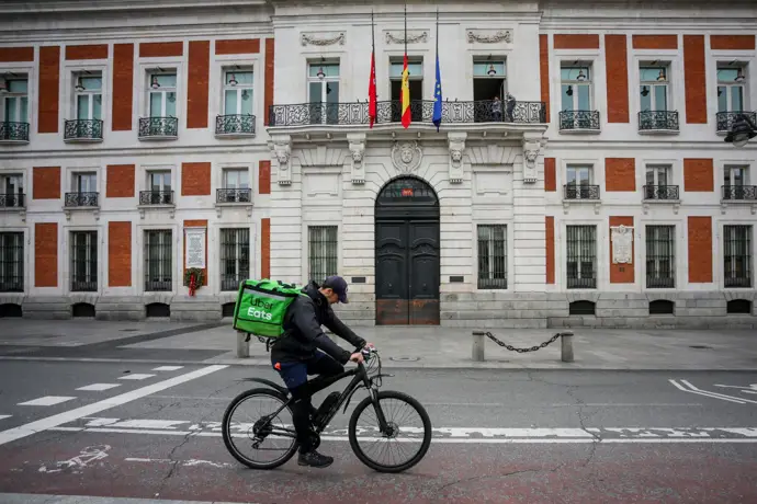 Uber Eats cesará su colaboración con repartidores autónomos en España