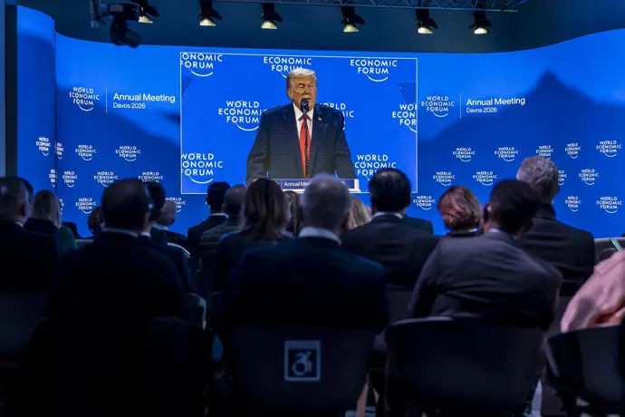 Trump destaca en Davos su "milagro" económico y critica a Europa por su rumbo erróneo