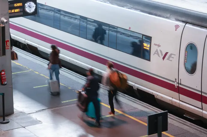 Adif elimina las limitaciones de velocidad en la línea Madrid-Barcelona, salvo en seis tramos