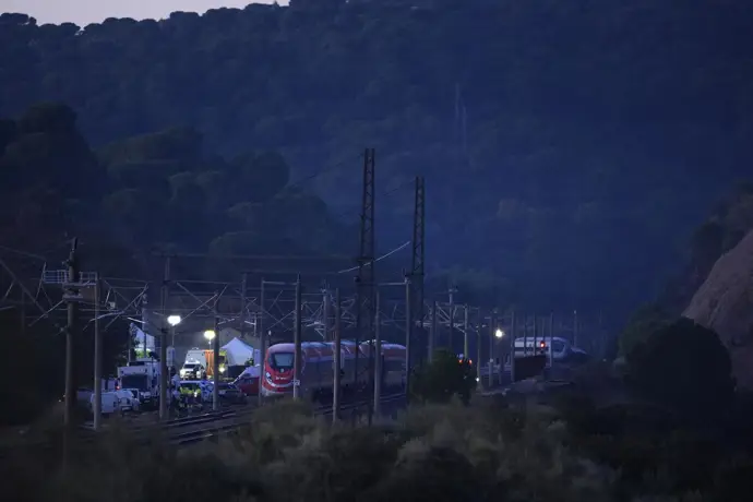 CRONOLOGÍA | Respuesta de emergencias y Adif tras el accidente mortal de Adamuz