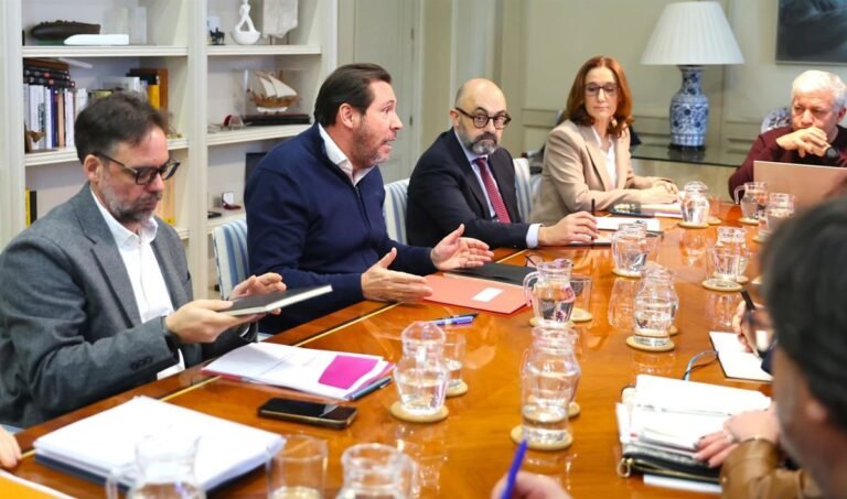 Encuentro entre Puente y sindicatos concluye sin acuerdo; nuevas negociaciones programadas para