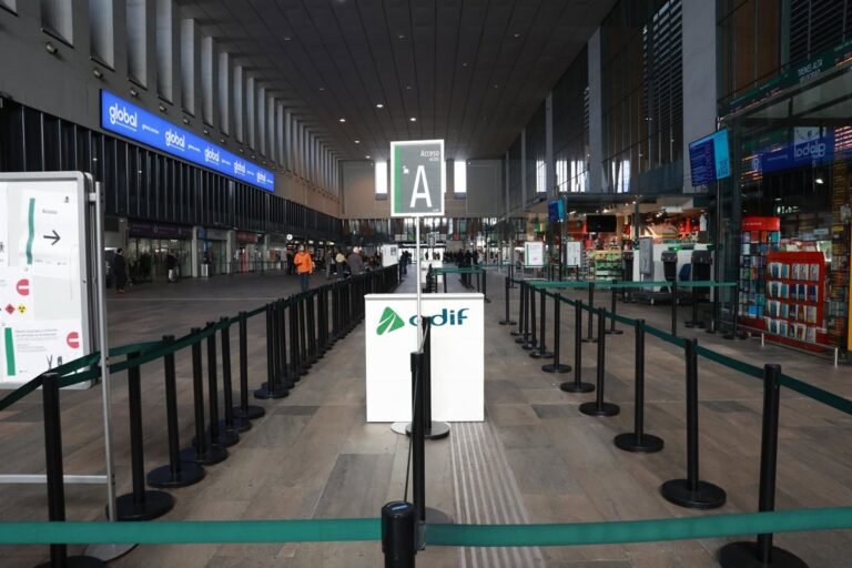 Óscar Puente anticipa que la línea AVE Madrid-Andalucía se reabrirá entre este martes y