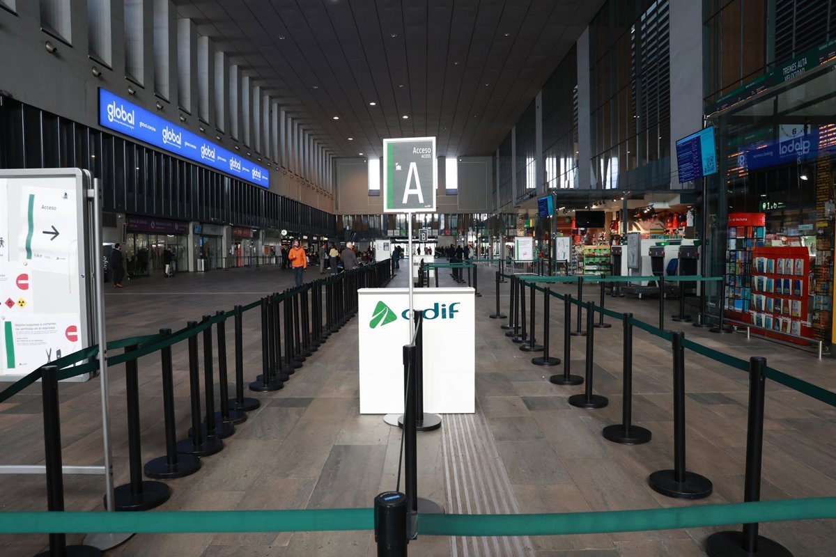 Óscar Puente anticipa que la línea AVE Madrid-Andalucía se reabrirá entre este martes y