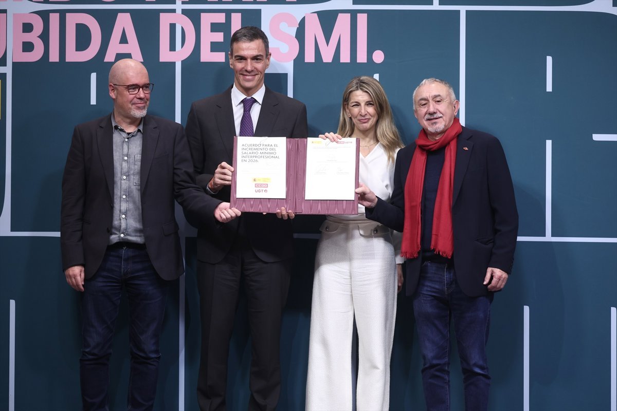 Díaz acuerda con CCOO y UGT el aumento del SMI para 2026 y pide a las empresas elevar salarios en