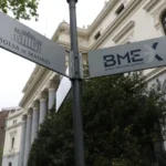 El Ibex avanza un 3,05% y se acerca a los 17.500 puntos, mientras el petróleo ronda los 90 dólares