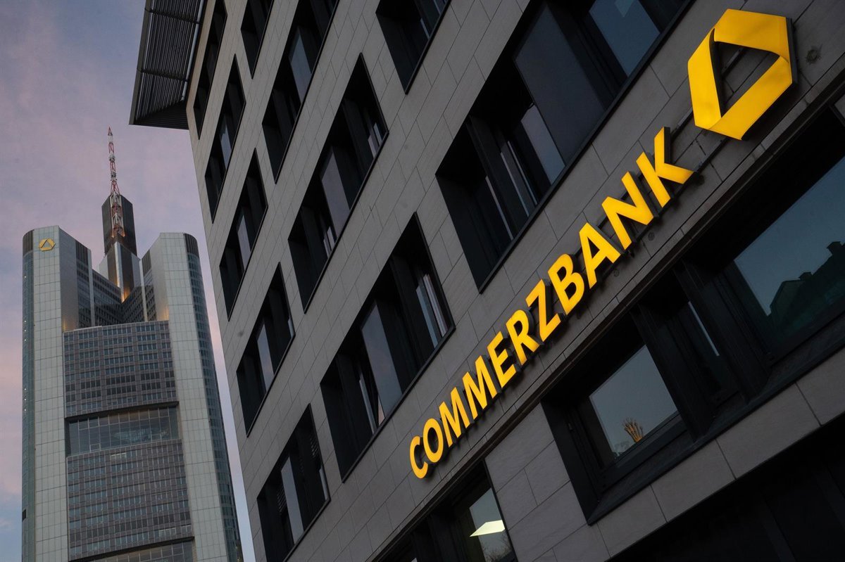 UniCredit propone una OPA para aumentar su participación en Commerzbank por encima del 30%