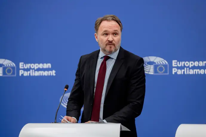 Bruselas solicita a los países de la UE que comiencen a llenar reservas de gas para el próximo