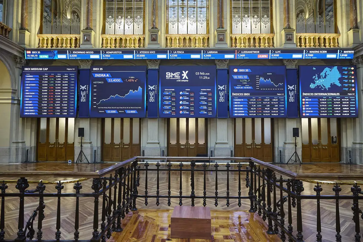 El Ibex 35 se desploma un 1,21% y cae por debajo de los 17.000 puntos con el crudo cerca de 110