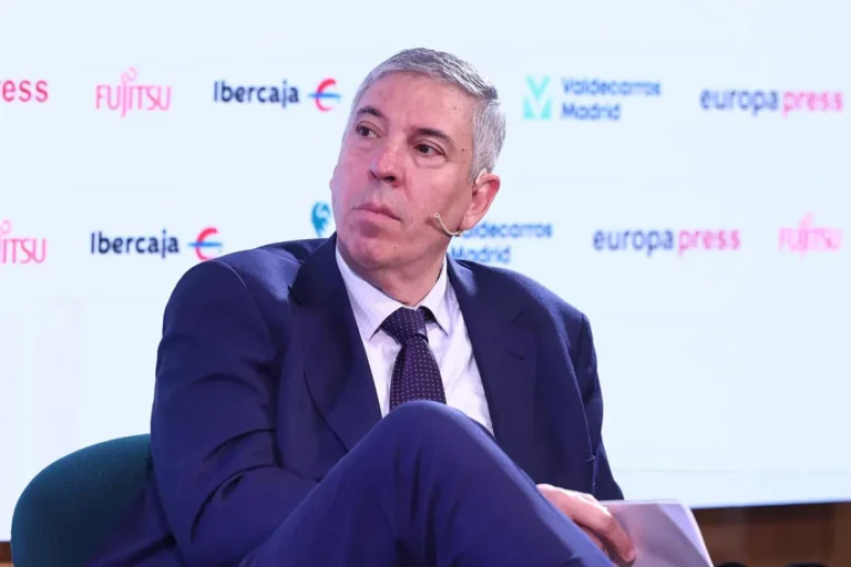 De los Mozos agradece a Escribano su liderazgo en Indra y envía un mensaje de confianza para el