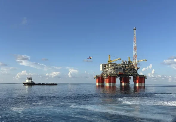 El petróleo sube un 7% y supera los 100 dólares tras anuncio de bloqueo en Ormuz por parte de