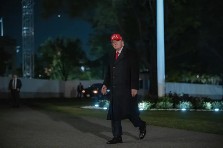 Trump dice que "muchos barcos" se dirigen a EE.UU. por petróleo tras el anuncio sobre Ormuz