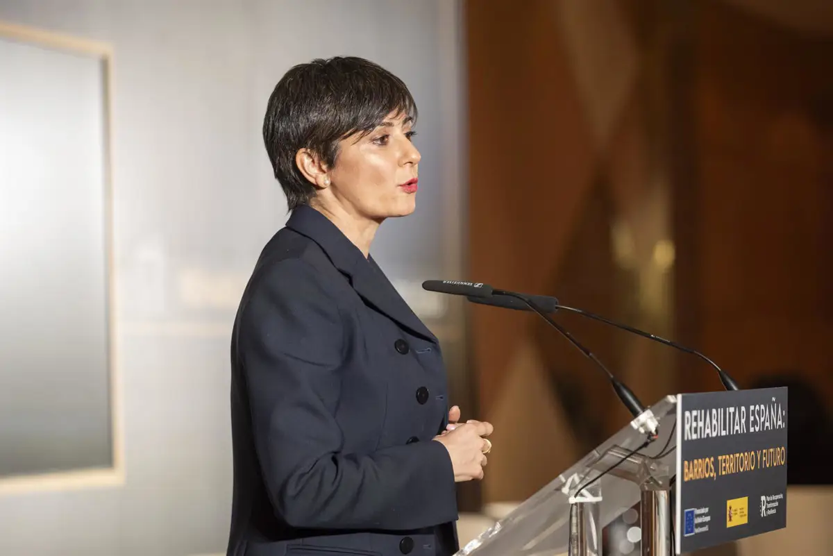 El Gobierno denuncia como "racistas" los criterios de acceso a vivienda del pacto PP-Vox en