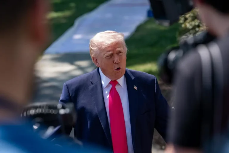 Trump considera "productivas" las últimas charlas con Anthropic y ve factible un acuerdo