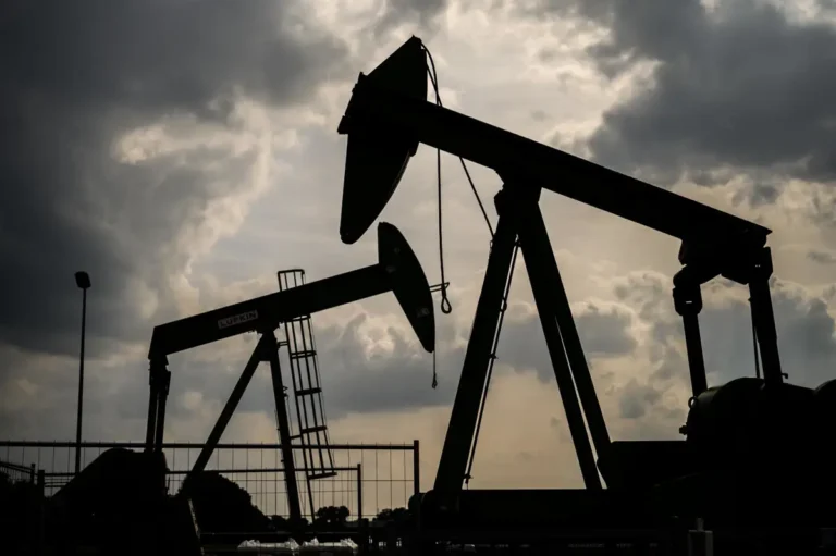 OPEP+ eleva su producción de petróleo en 188.000 barriles diarios a partir de junio