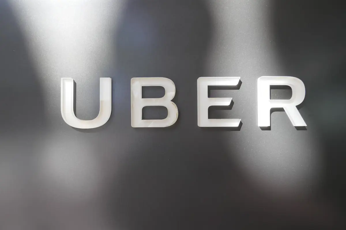 Santander establece un convenio con Uber para financiar flotas en Europa con 1.000 millones